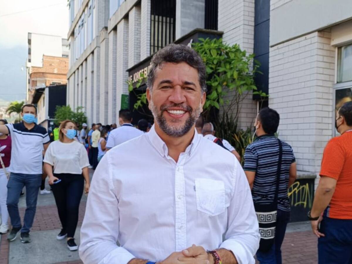 “Nos hackearon”: León Fredy Muñoz sobre trino contra Alcaldía de Medellín