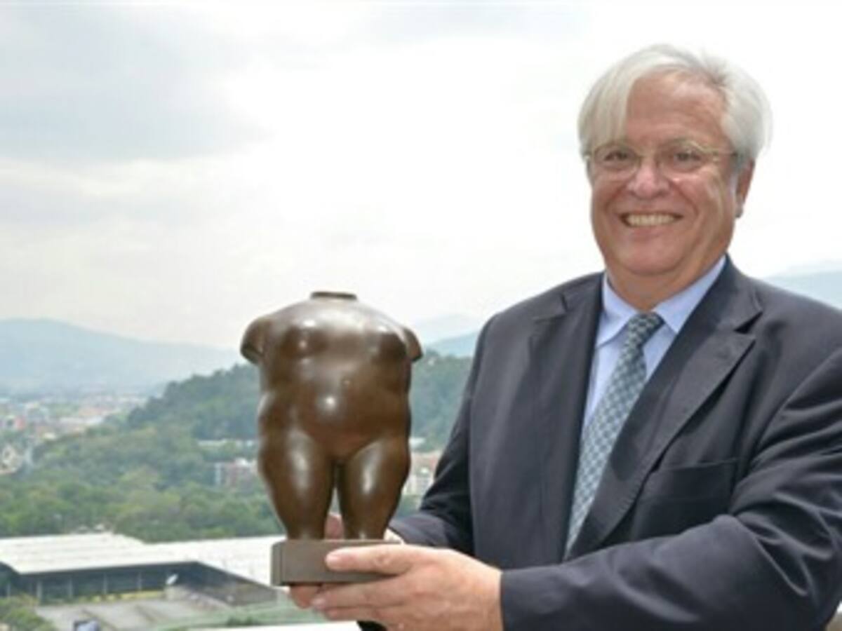 Director de ONU-Hábitat recibe de Medellín un homenaje de agradecimiento