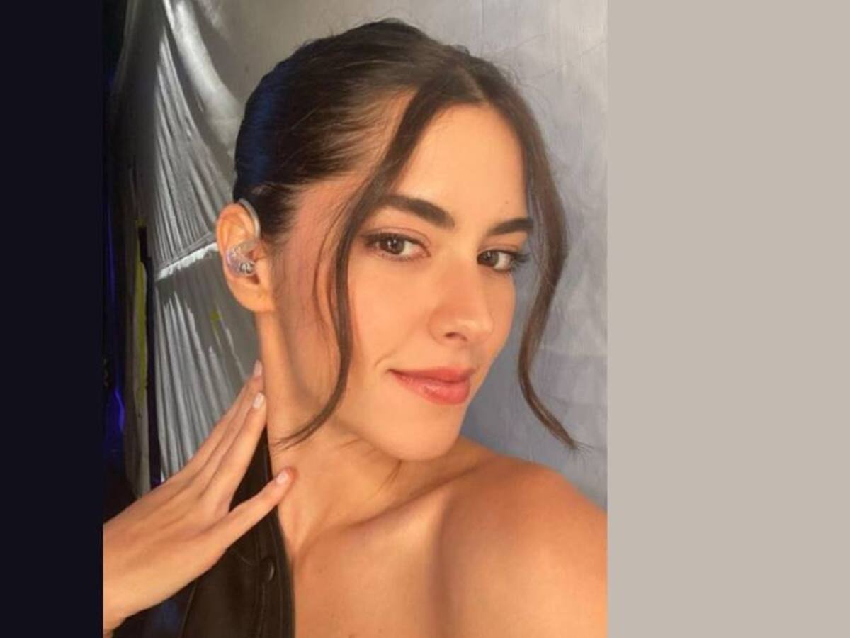 Con sugestiva pose, Paulina Vega presumió su 'retaguardia' en la playa