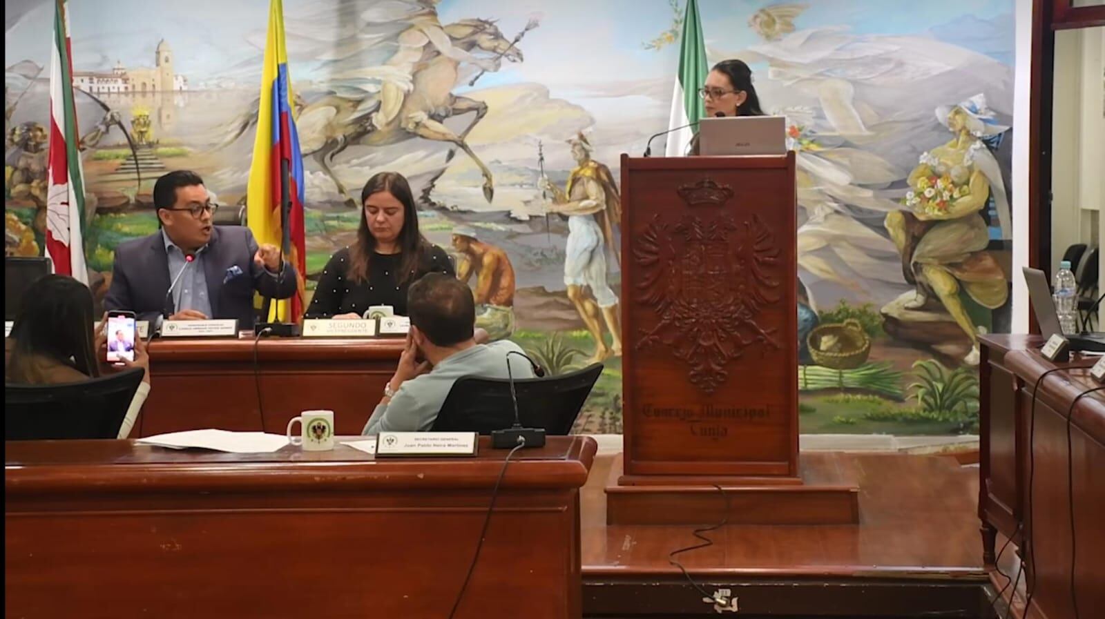 Al concejo de Tunja fue invitada la secretaria de Hacienda del municipio, Adriana Carolina Gutiérrez /Foto: Caracol Radio.