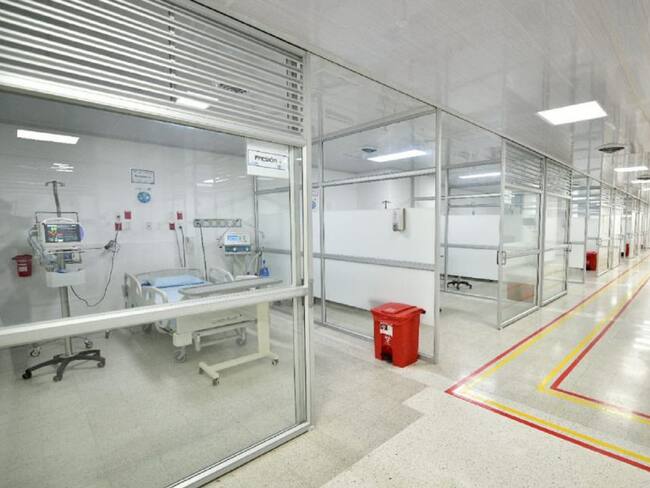 Entregan 18 camas UCI para pacientes COVID-19 en el Hospital Universitario