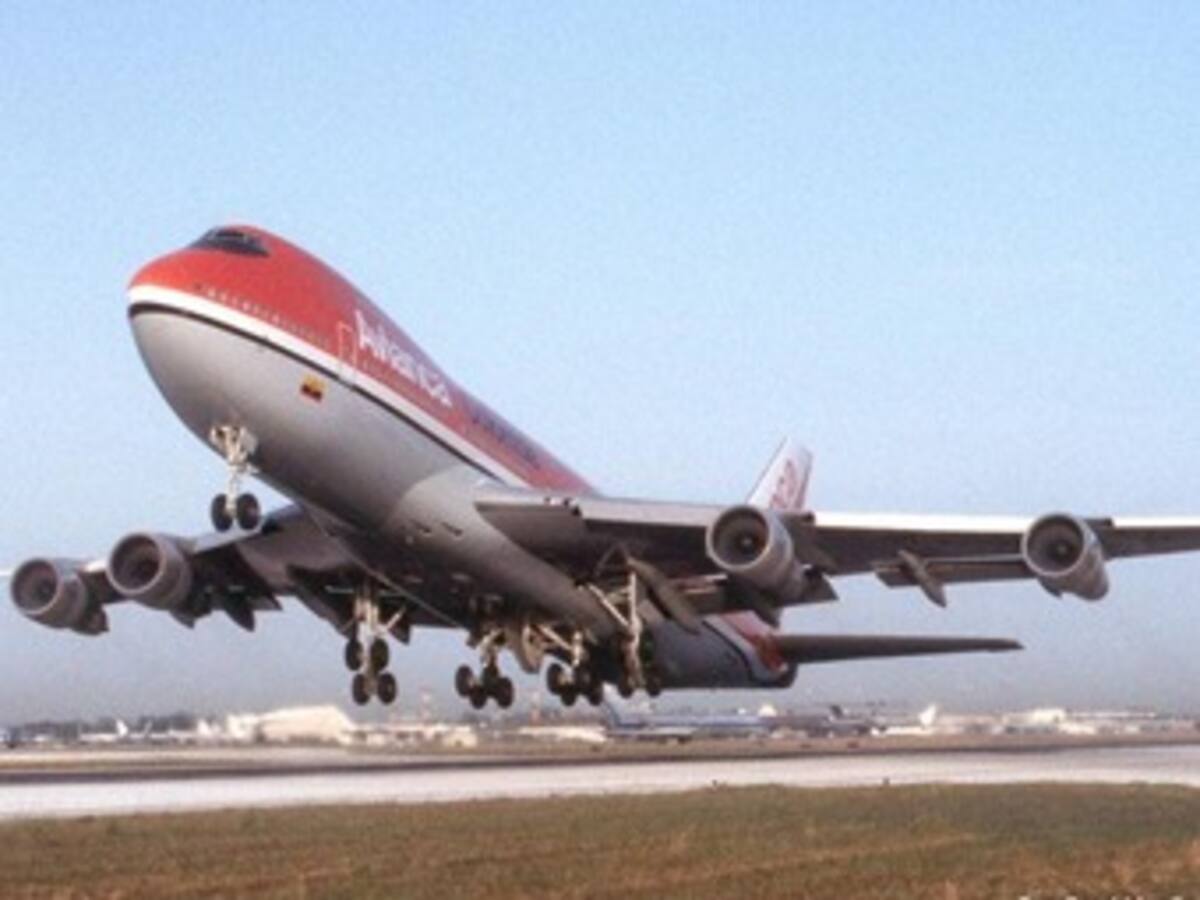 Cerca de 800 colombianos afectados por cancelaciones de vuelos a Estados Unidos