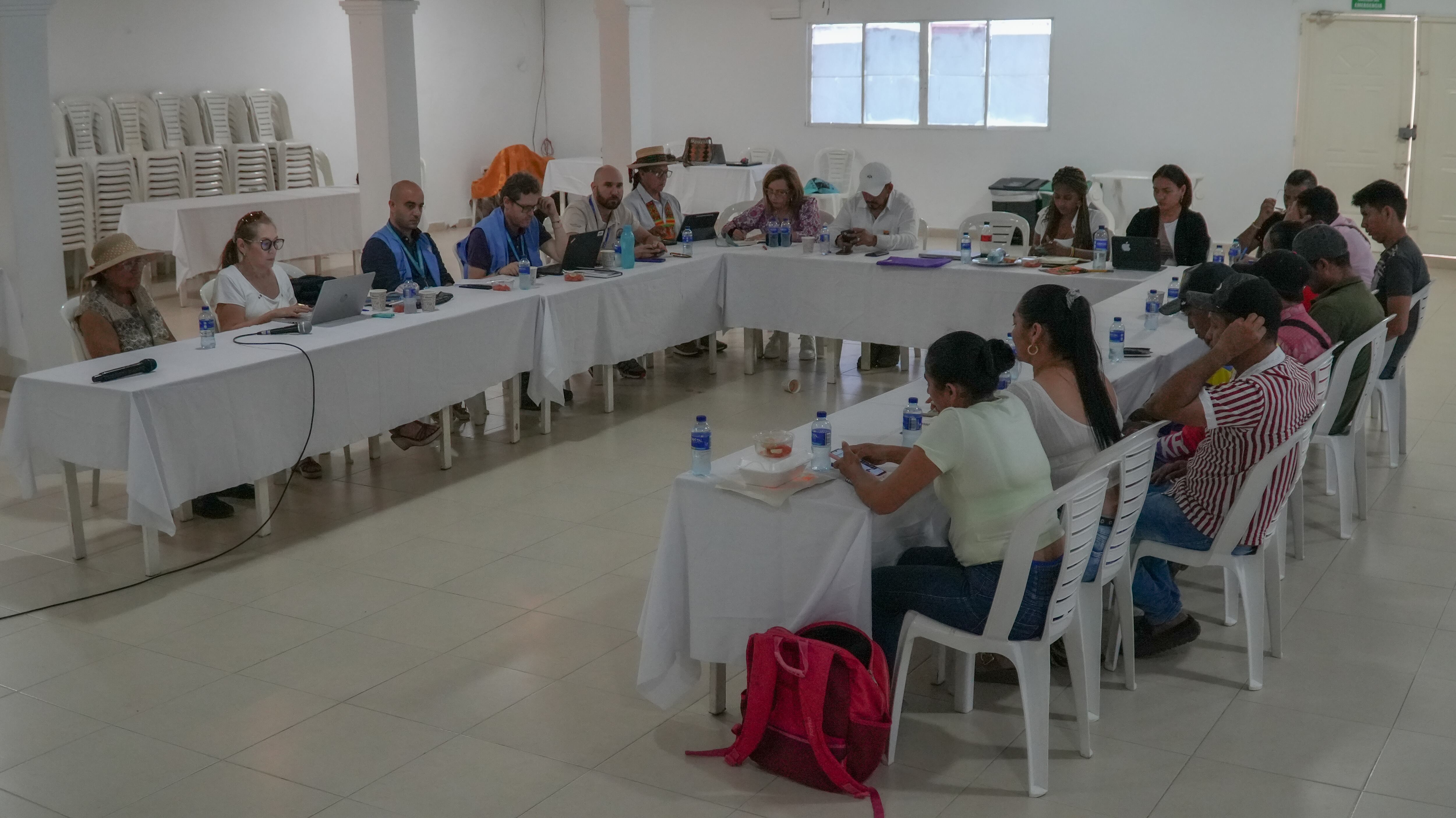 Delegaciones de Paz del Gobierno y de los bloques y frentes liderados por alias 'Calarcá' se reunen con comunidades en Bolívar