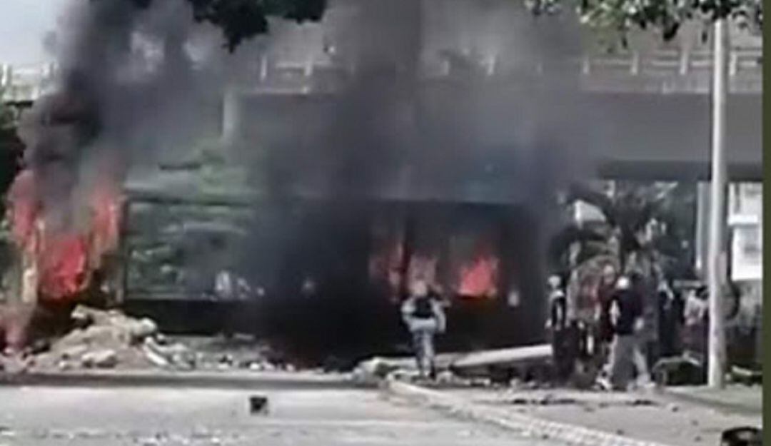 El Puente de los Mil Días es uno de los bloqueos que aún persisten en el paro en la Capital del Valle.