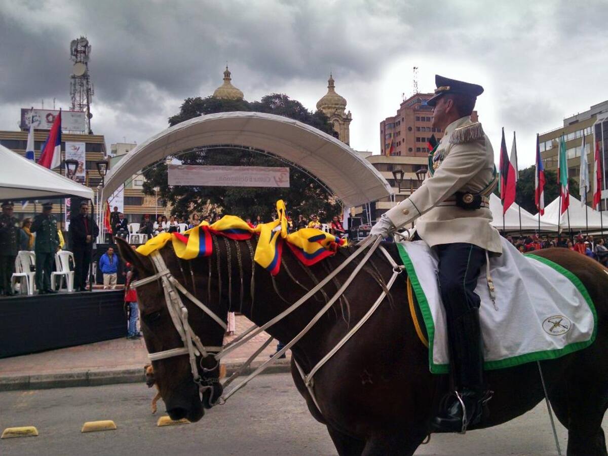 Para conmemorar el 20 de julio en el municipio se realizó un desfile militar.