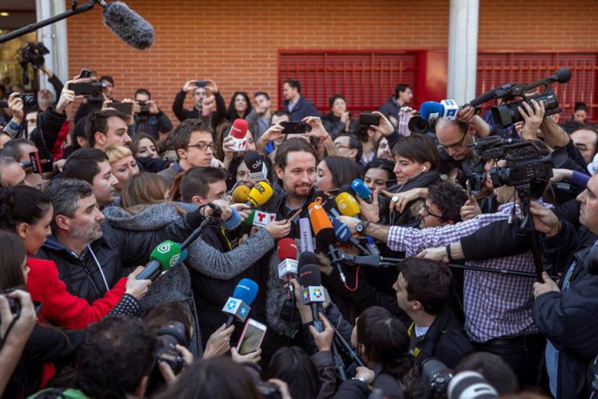 El presidente del Gobierno español, Mariano Rajoy, animó hoy a todos los españoles a votar porque "es el acto más democrático de todos". El líder socialista, Pedro Sánchez, dice que hoy es "una jornada histórica" en la que "huele a cambio".