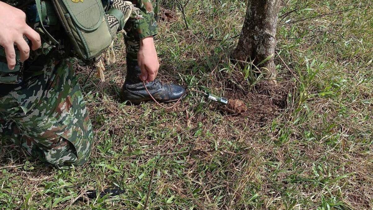 Destruyen artefacto explosivo que dejó el Clan del Golfo al lado de una casa en Cáceres