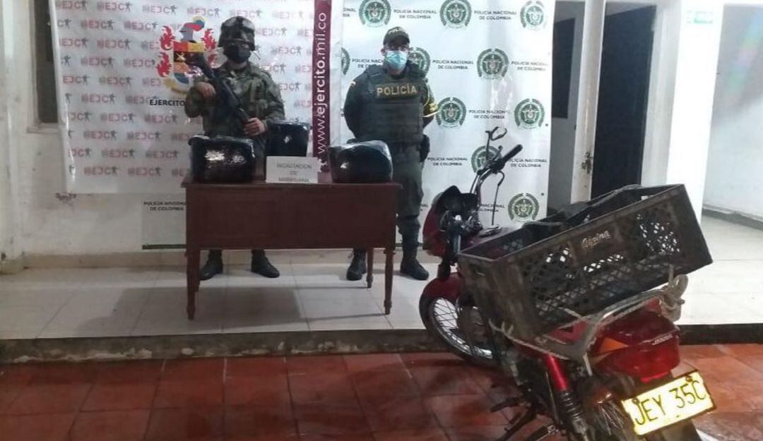 En operativos de registro y control adelantados en la vereda El Dinde, se logró el decomiso del estupefaciente.