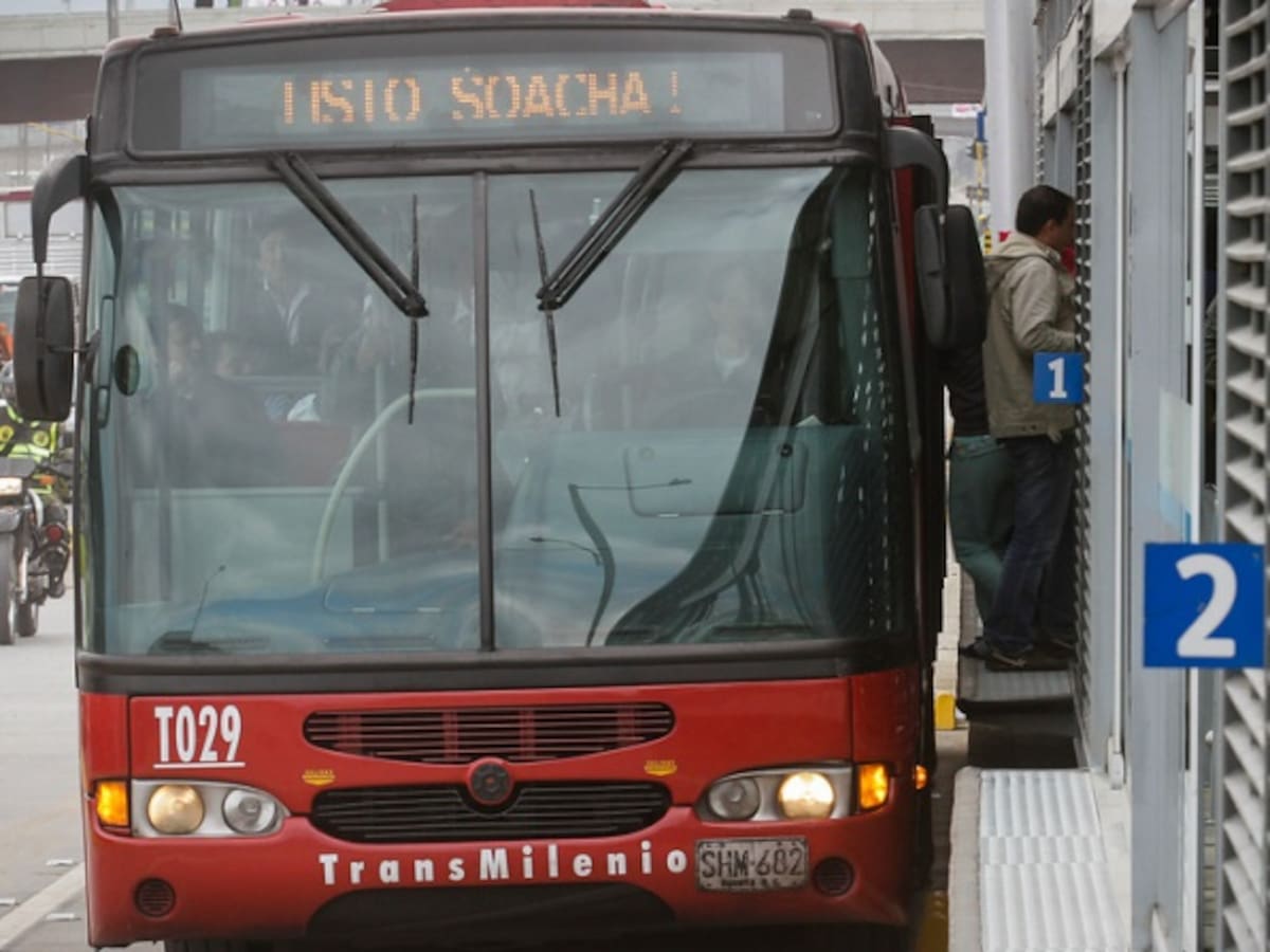Piden debate urgente en Concejo por renovación de buses de Transmilenio