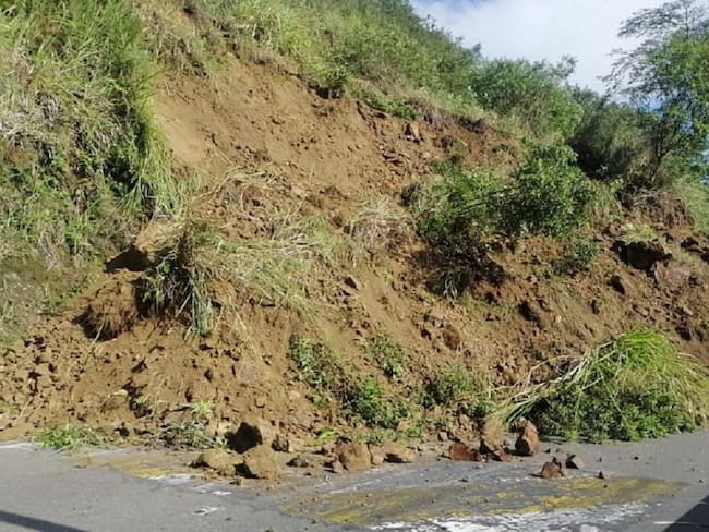 Deslizamiento en la Autopista del Café en el sentido Manizales - Chinchiná