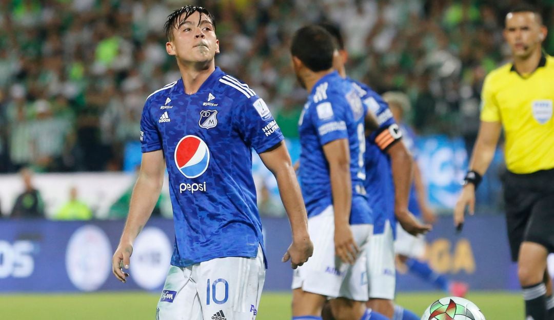 Daniel Ruíz celebra su gol ante Nacional en el estadio Atanasio Girardot.