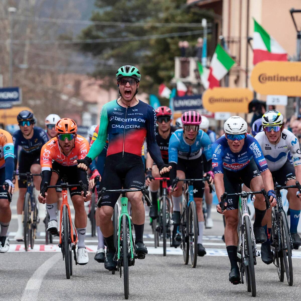 ¿Cómo quedaron los colombianos en la tercera etapa de la Tirreno-Adriático?