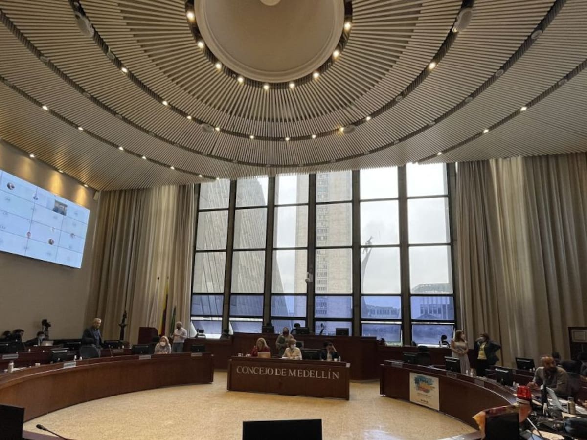Debate sobre venta de UNE vuelve al Concejo de Medellín