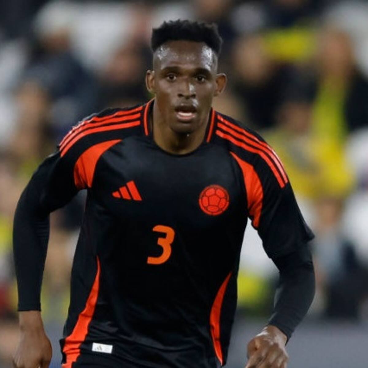 Equipo de la Premier League va en serio por Jhon Lucumí: presentó oferta oficial al Bolonia