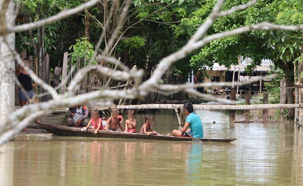Llevan brigada médica y ayuda humanitaria a damnificados por el invierno en Majagual
