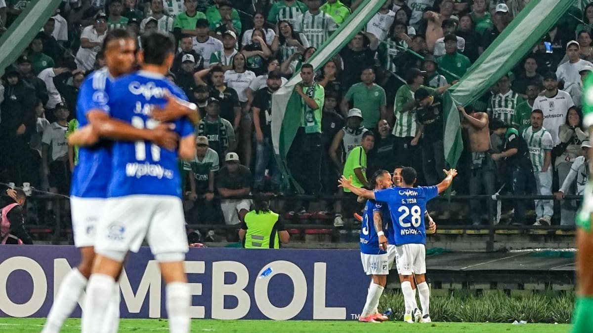Conmebol impone millonaria sanción a Nacional por mal comportamiento de sus hinchas ante Millonarios