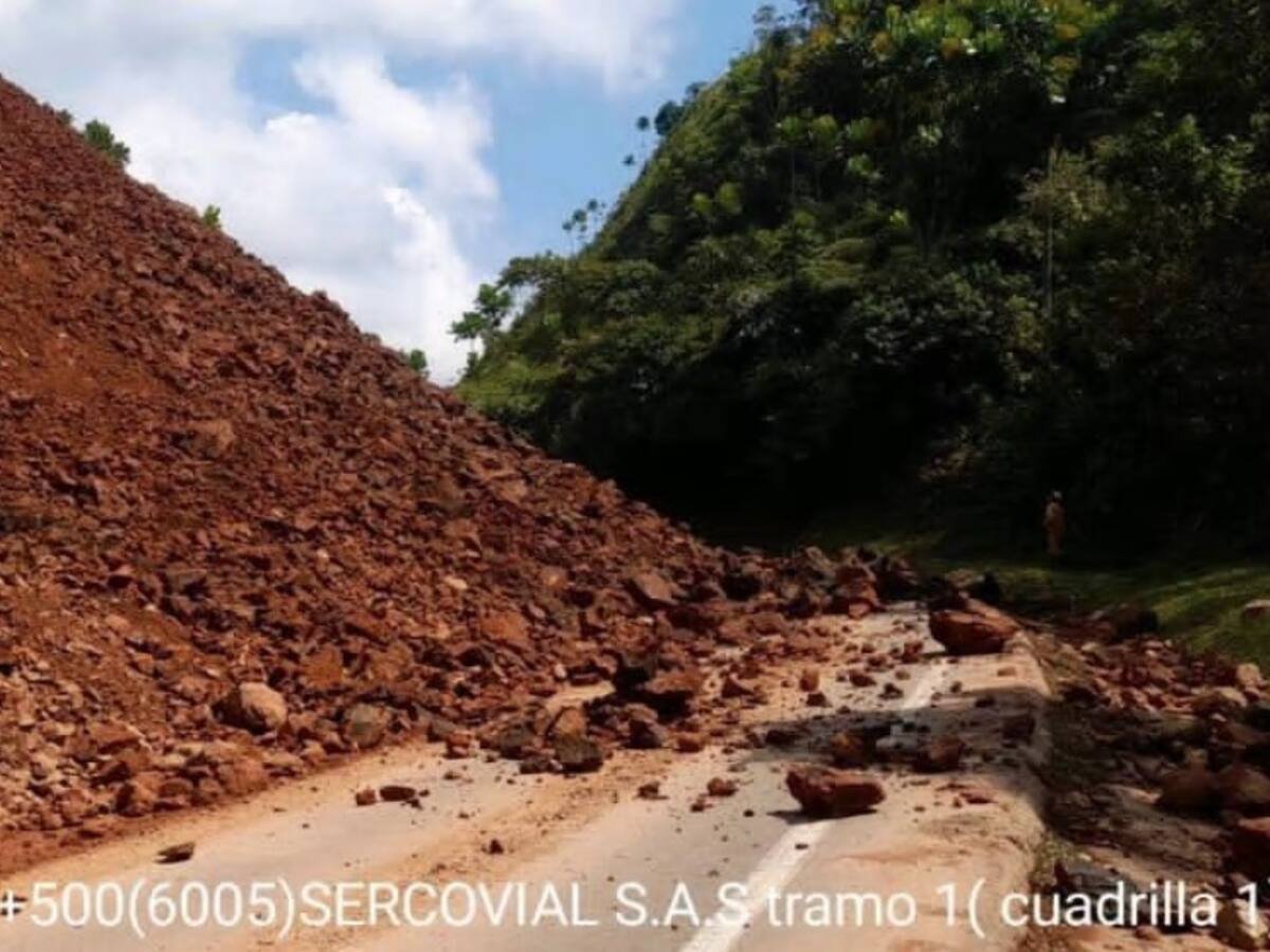 El sismo generó derrumbes en la Medellín- Bogotá y su reapertura tardará ocho días