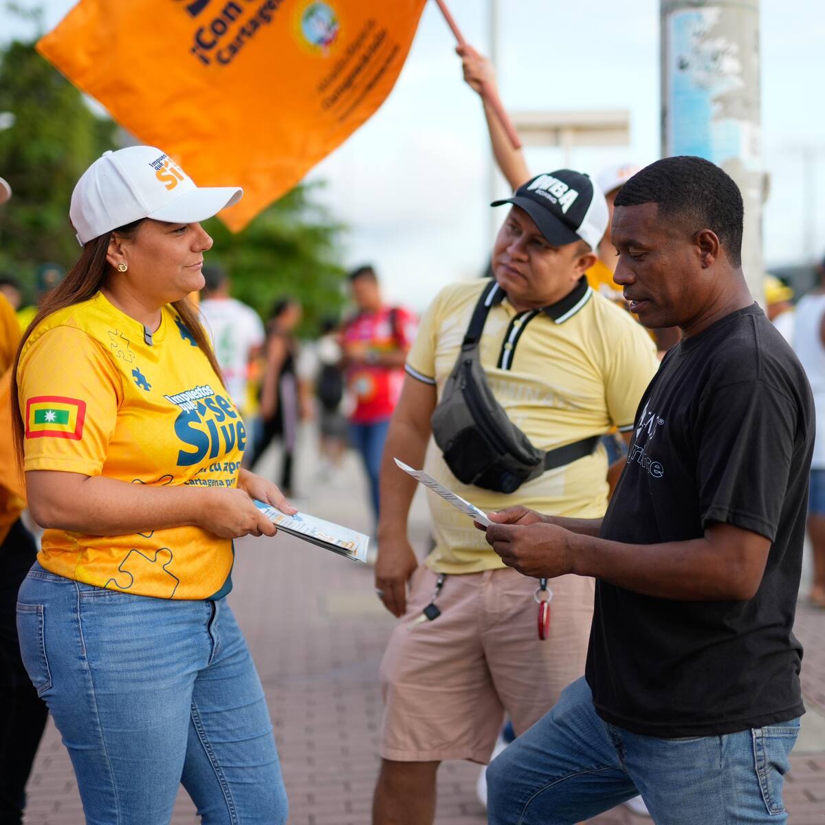 Secretaría de Hacienda recorre barrios de Cartagena con descuentos del 70% en intereses