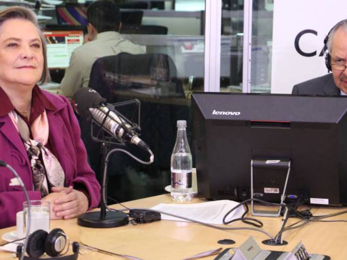 Clara López cree que si no gana se acabarán subsidios para los pobres