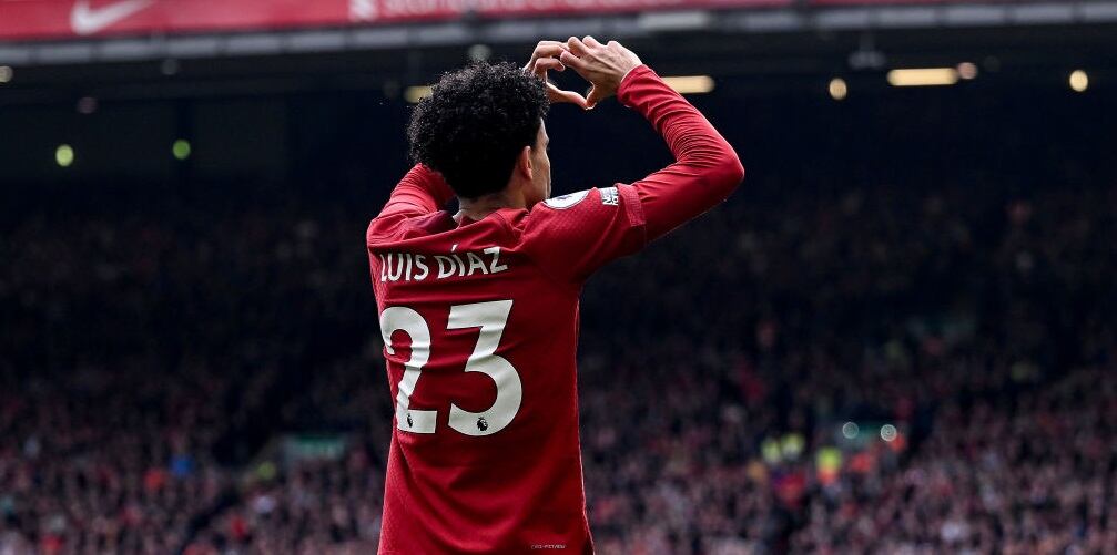Luis Díaz celebra luego de marcar gol ante el Tottenham por Premier League (Photo by Andrew Powell/Liverpool FC via Getty Images)