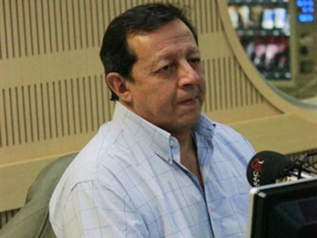 Santos tiene un problema, darle importancia a la pelea con Uribe: Ricardo Galán