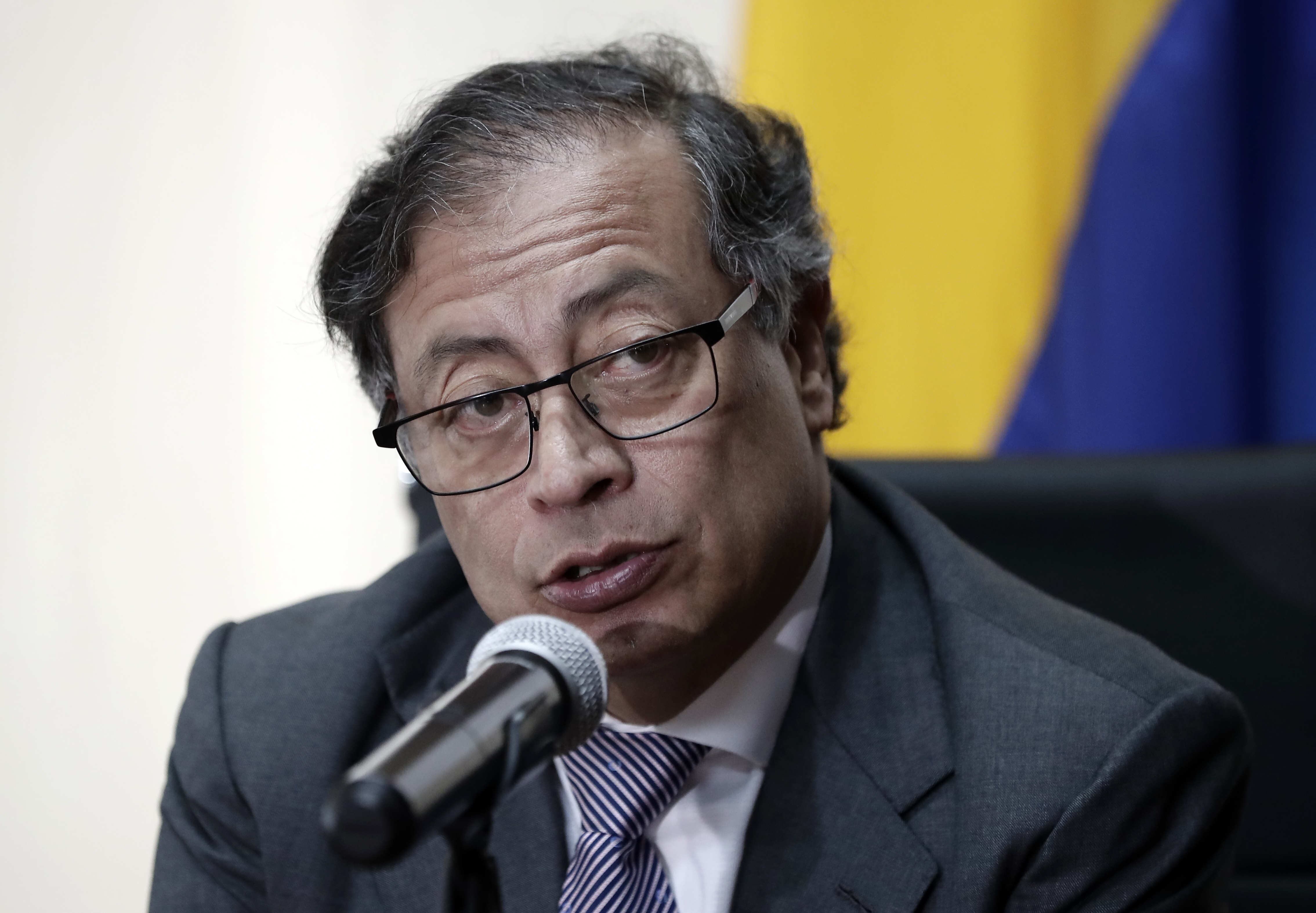 AME4873. SAN JOSÉ (COSTA RICA), 28/08/2023.- El presidente de Colombia, Gustavo Petro, da una declaración tras una visita a la Corte Interamericana de Derechos Humanos (CorteIDH) hoy, en San José (Costa Rica). Petro abogó este lunes por el fortalecimiento del Sistema Interamericano de Derechos Humanos a través de más financiamiento y con una ampliación que abarque explícitamente los derechos de la mujer, las de medio ambiente y los colectivos. EFE/ Jeffrey Arguedas