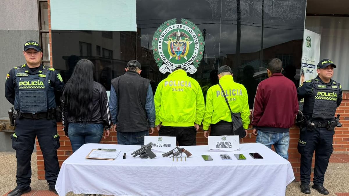 Cinco falsos policías fueron capturados en Bosa cuando huían en una chana