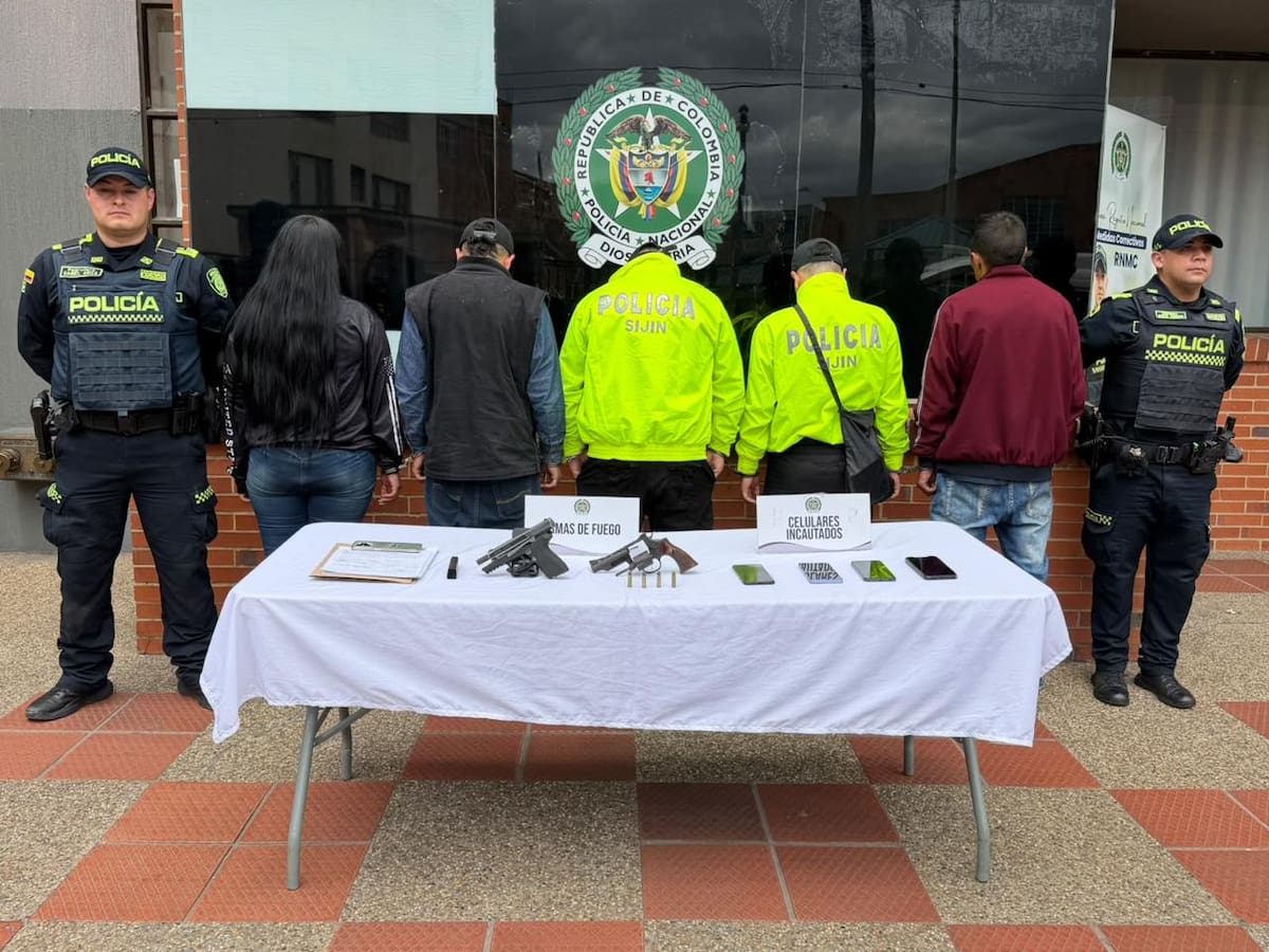 Cinco falsos policías fueron capturados en Bosa cuando huían en una chana