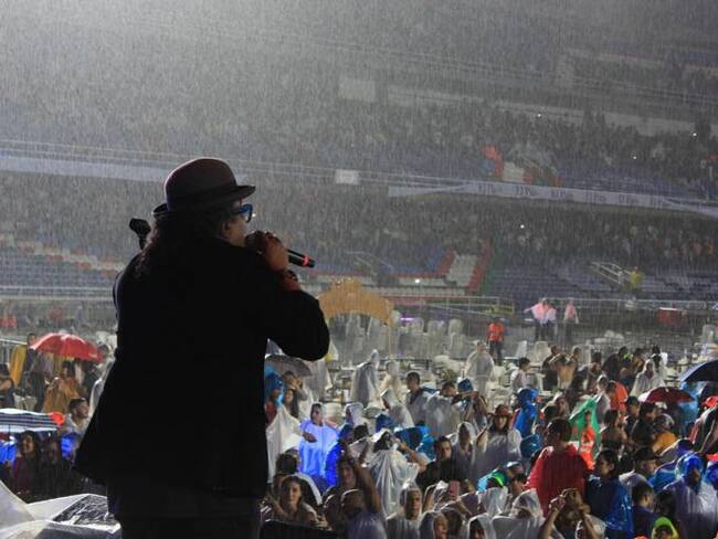 Superconcierto con remate de agua en el Pascual