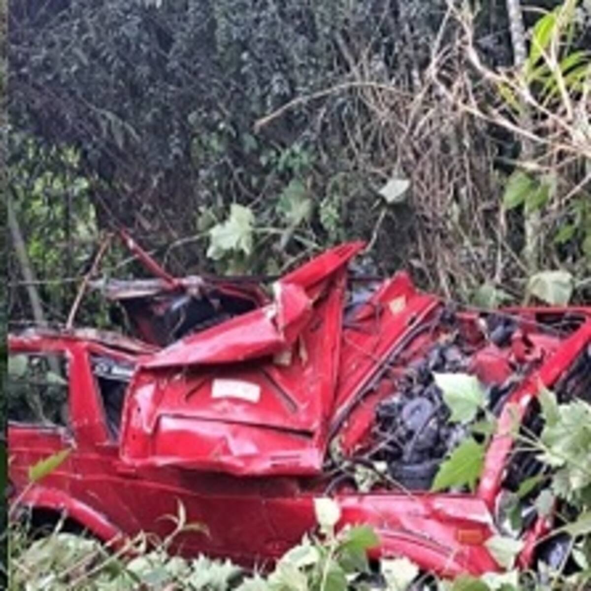 Un vehículo particular rodó por un abismo en La Ceja, dos adultos y bebé quedaron heridos