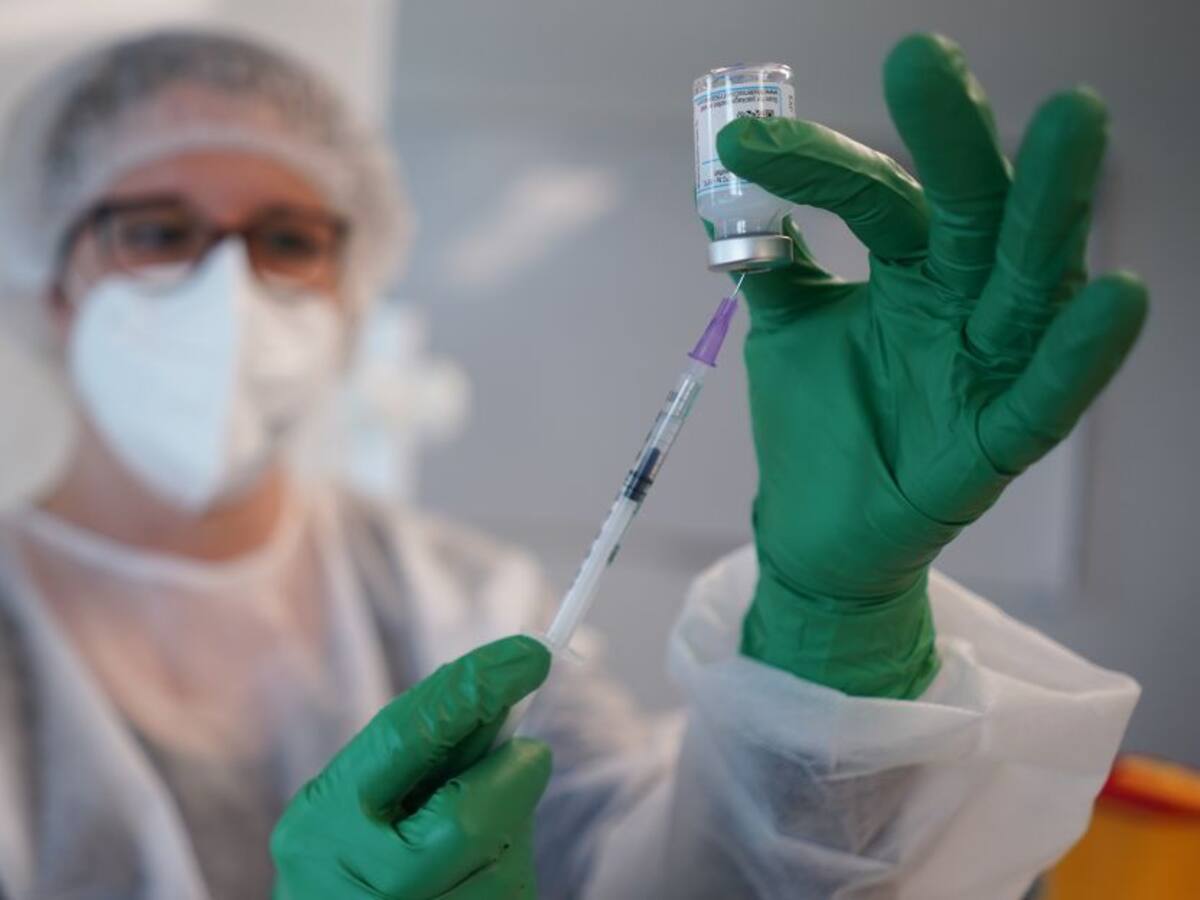 R. Unido inicia ensayos clínicos con vacunas COVID-19 de refuerzo