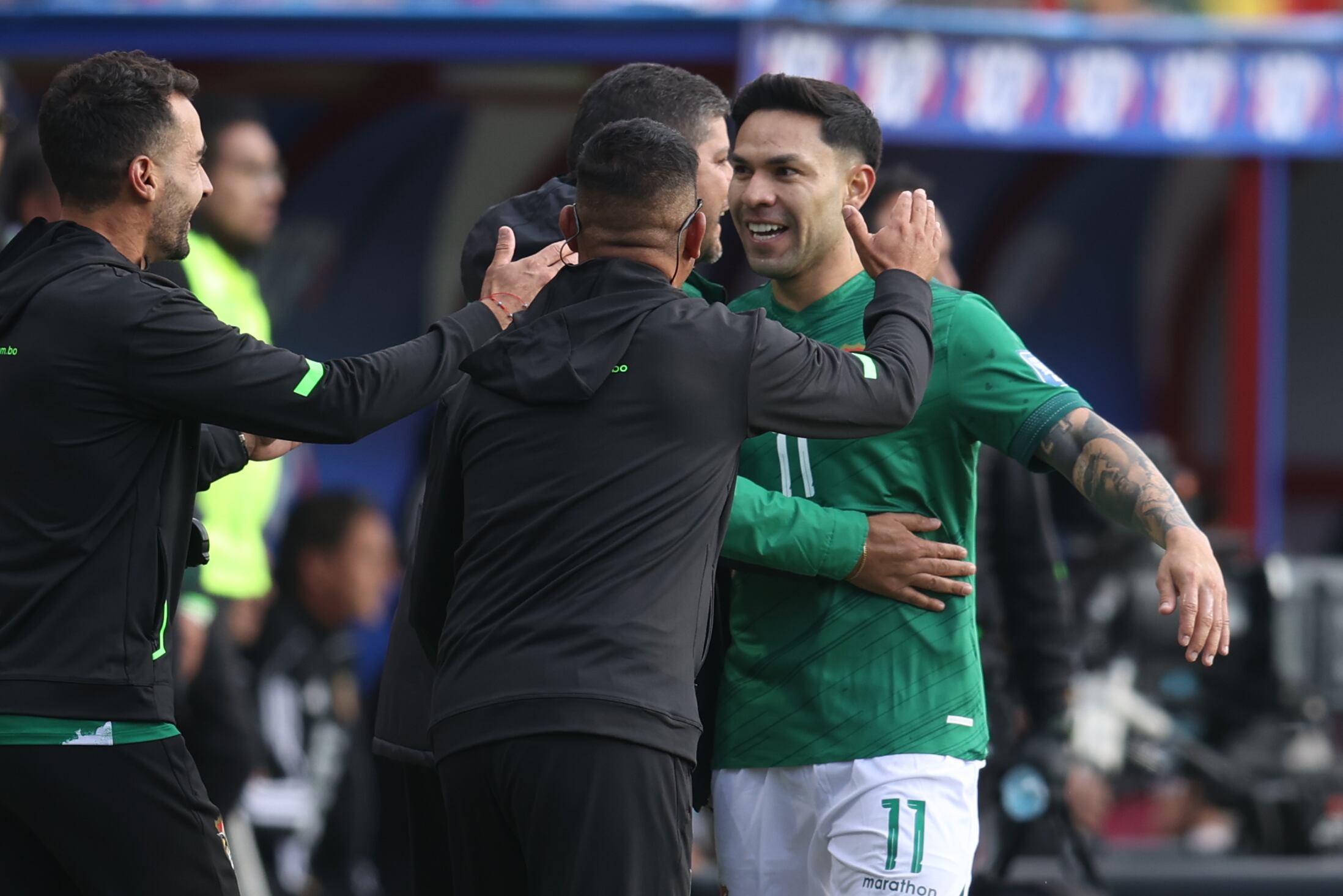 Carmelo Algarañaz (d) de Bolivia celebra su gol EFE/ Luis Gandarillas