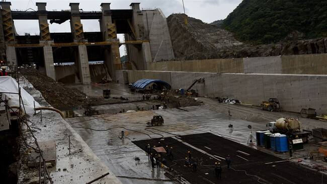 El Consorcio CCC Ituango aclaró que para el final de esta semana se cumplirá con el 94% del avance de la obra contratada en Hidroituango. Foto: Agencia EFE