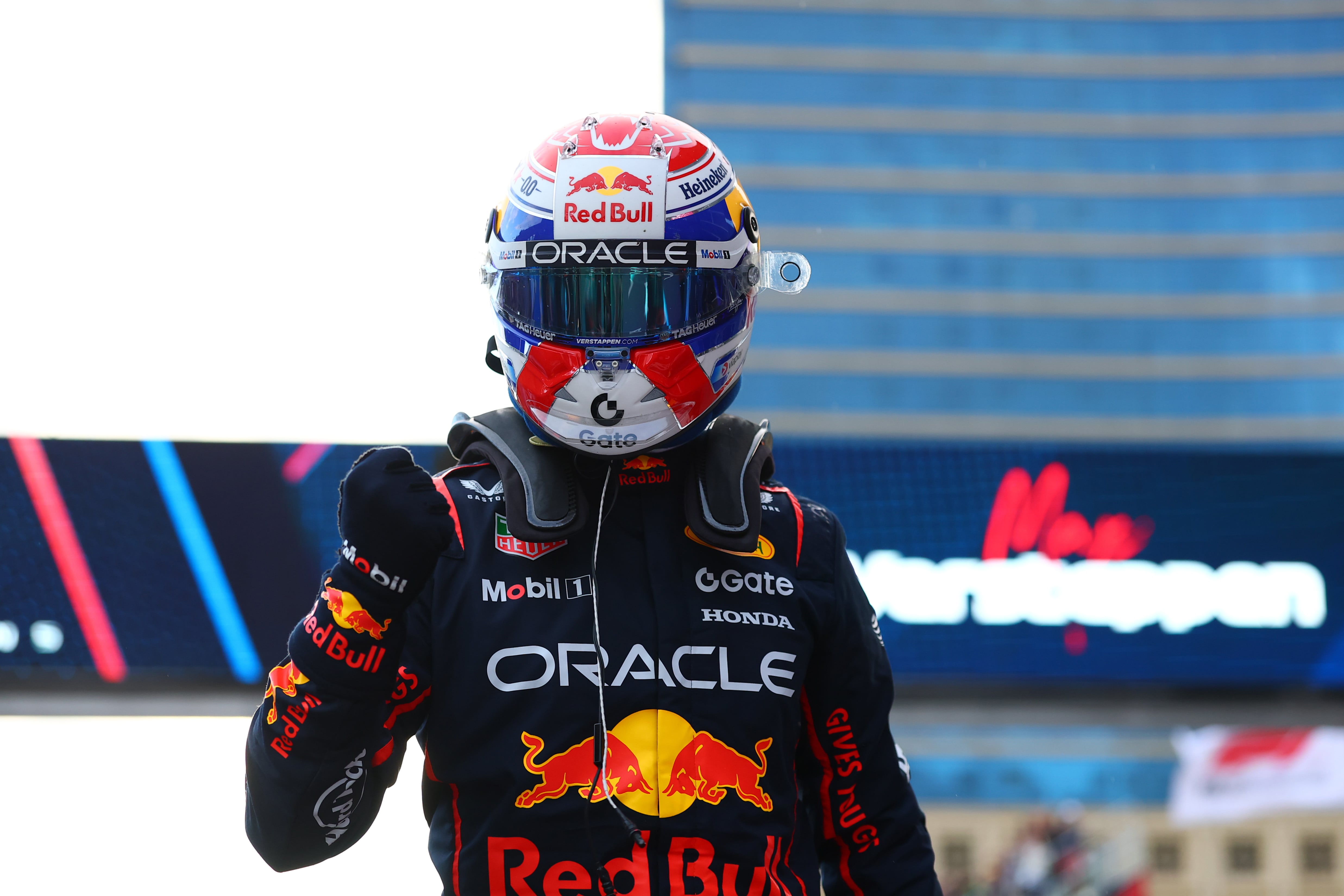 Max Verstappen celebra su triunfo en Azerbaiyán. (Photo by Bryn Lennon - Formula 1/Formula 1 via Getty Images)