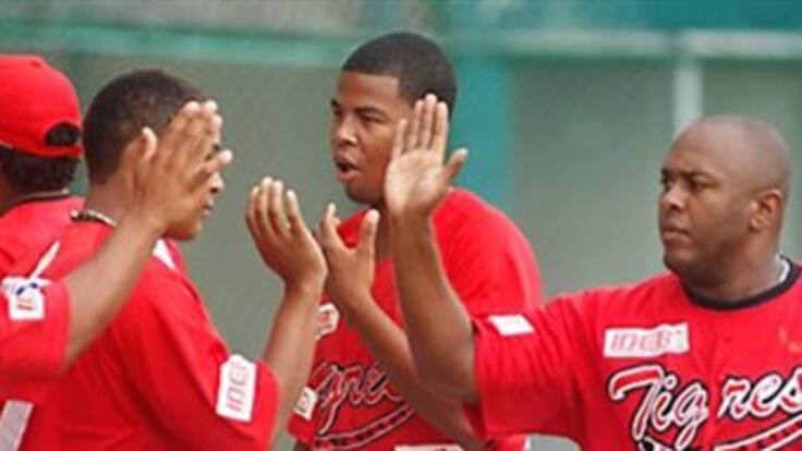 Vibrante final del beisbol colombiano: Caimanes y Tigres empatan a dos juegos