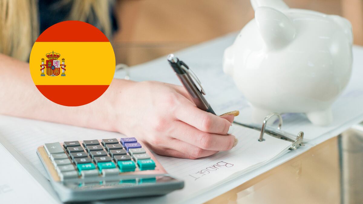 Estudiante haciendo cuentas / Bandera de España (Getty Images)