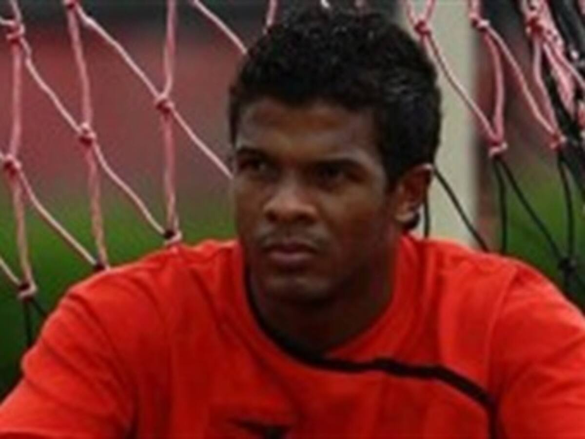 Seis meses de suspensión al arquero del América, Julián Viáfara, por dopaje