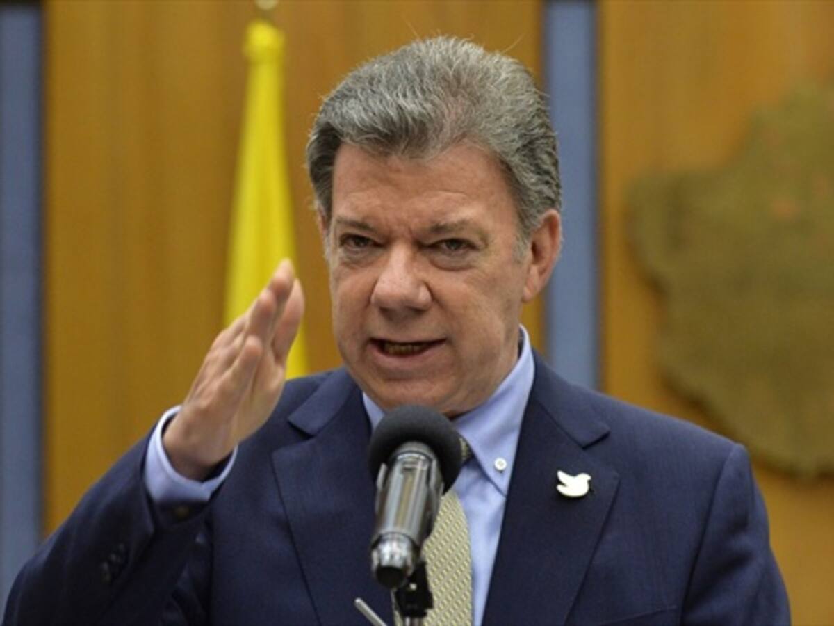 Santos, dispuesto al diálogo, exige a Venezuela responder nota de protesta