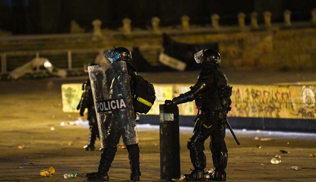 Defensoría denuncia ataque con ácido a policía en protestas