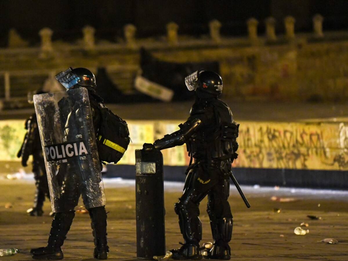 Defensoría denuncia ataque con ácido a policía en protestas