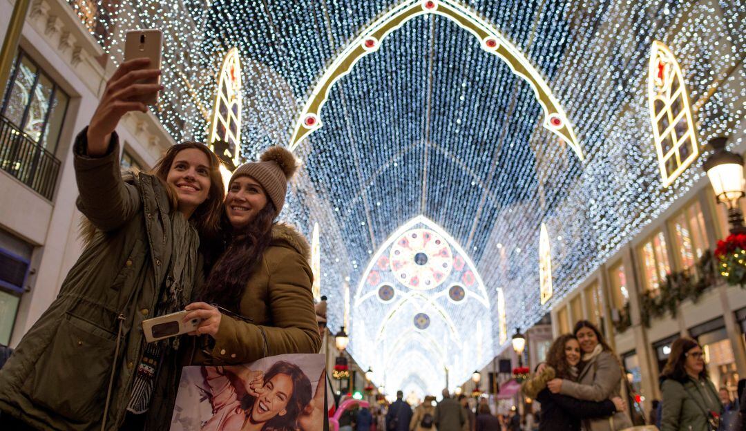 Meme, selfi y viralizar, las nuevas palabras en el Diccionario de RAE