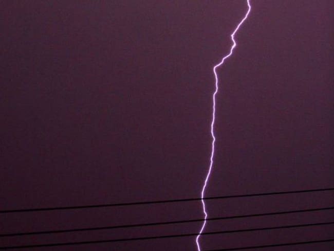 Jamundí: menor de 13 años murió tras ser alcanzada por un rayo. Su hermana lucha por sobrevivir