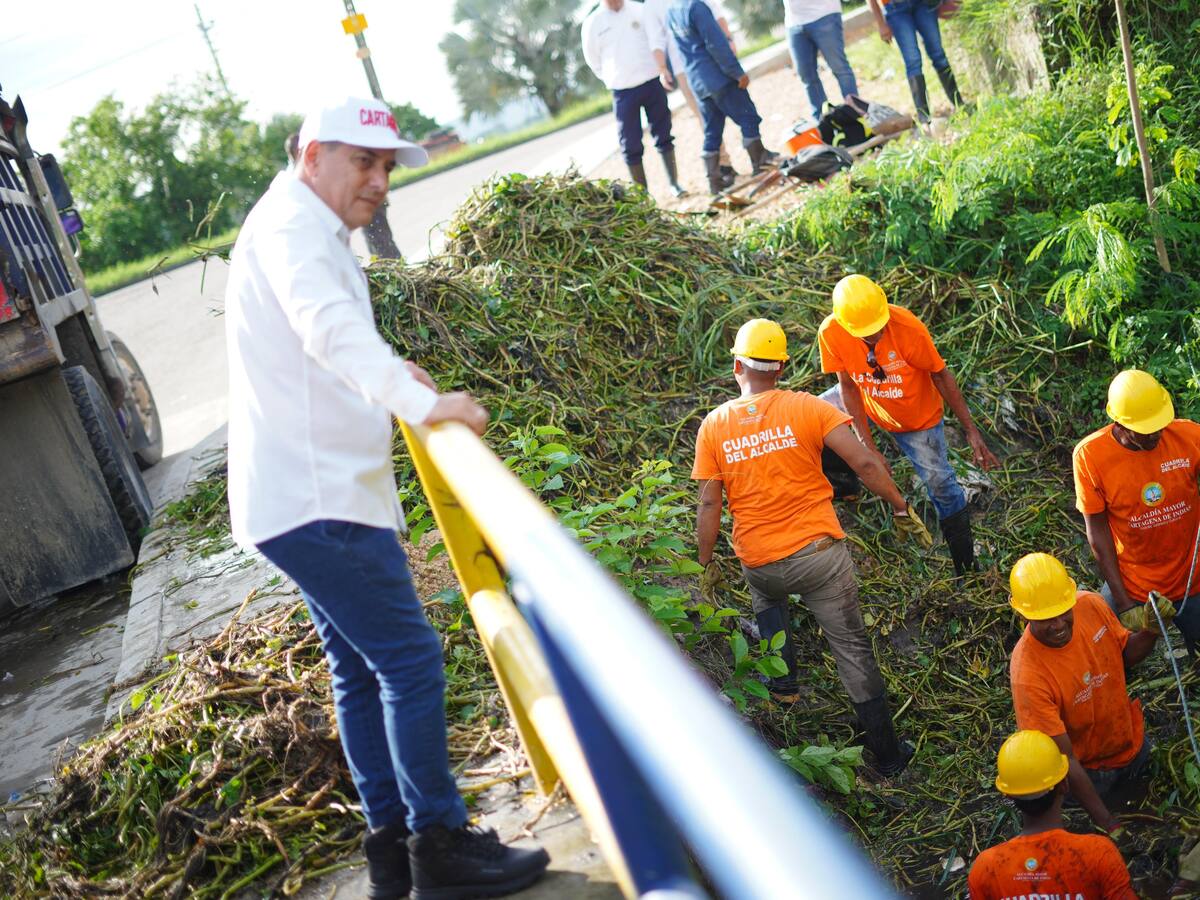 En Cartagena continúan trabajos con maquinaria y monitoreo por posibles lluvias
