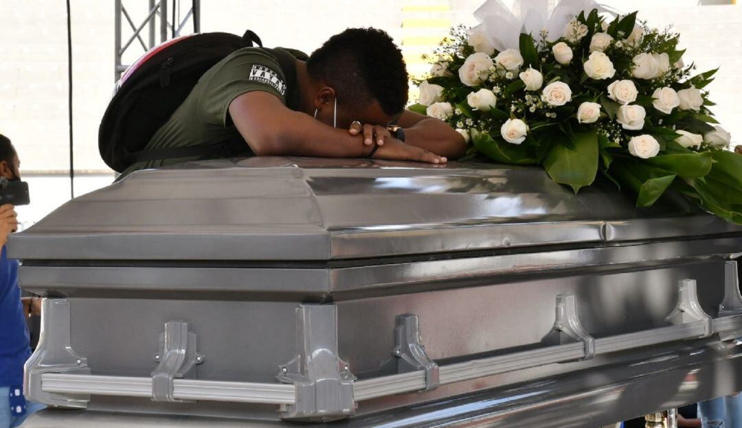 En la Plaza de Toros, al sur de Cali, es velado el cuerpo de Junior Jein.