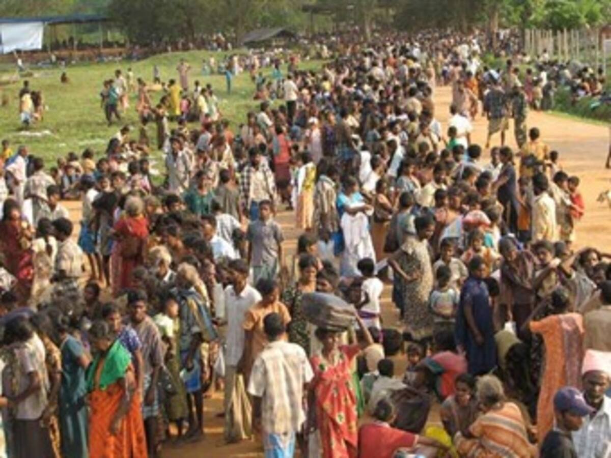 El conflicto entre guerrilla y gobierno causa ya más de 80.000 desplazados en Sri Lanka