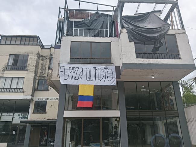 Dueños del edificio donde funcionaba el gimnasio Black Gym ubicado en la carrera 19 #9norte 68 al lado del colegio Inem en Armenia y este mensaje de esperanza. Foto: Adrián Trejos