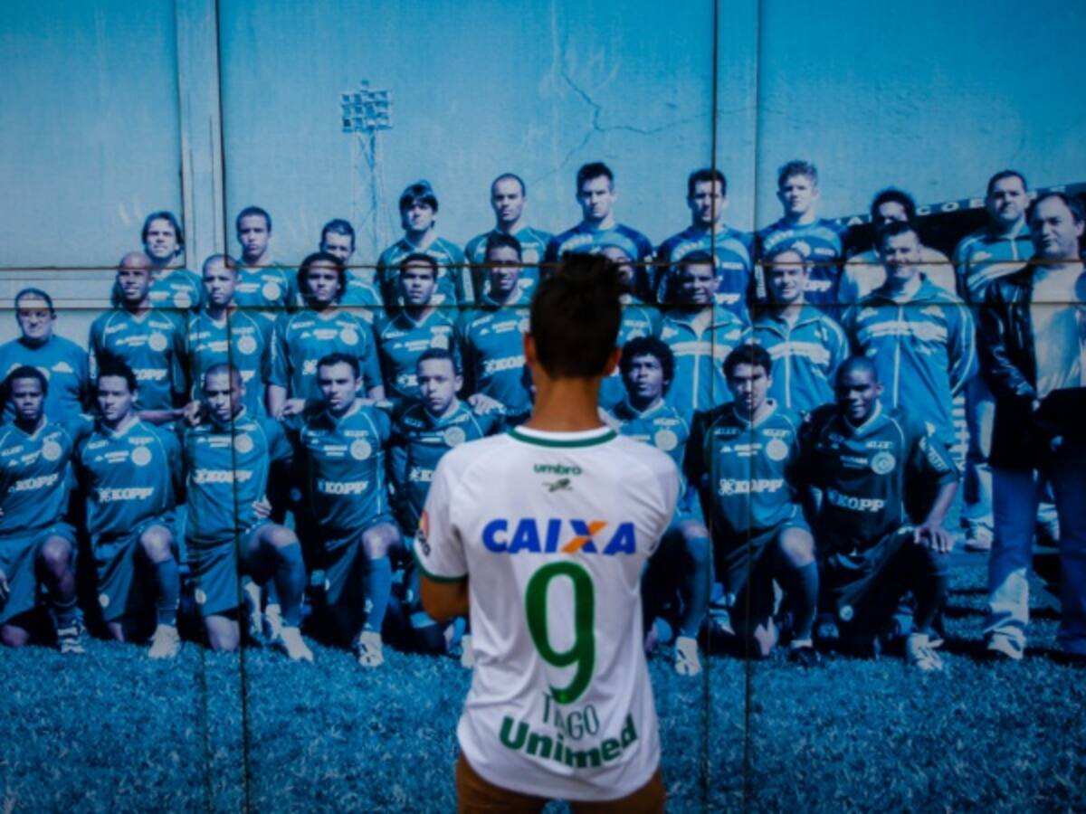 En imágenes: Hinchas de Chapecoense lamentan el fallecimiento de sus ídolos