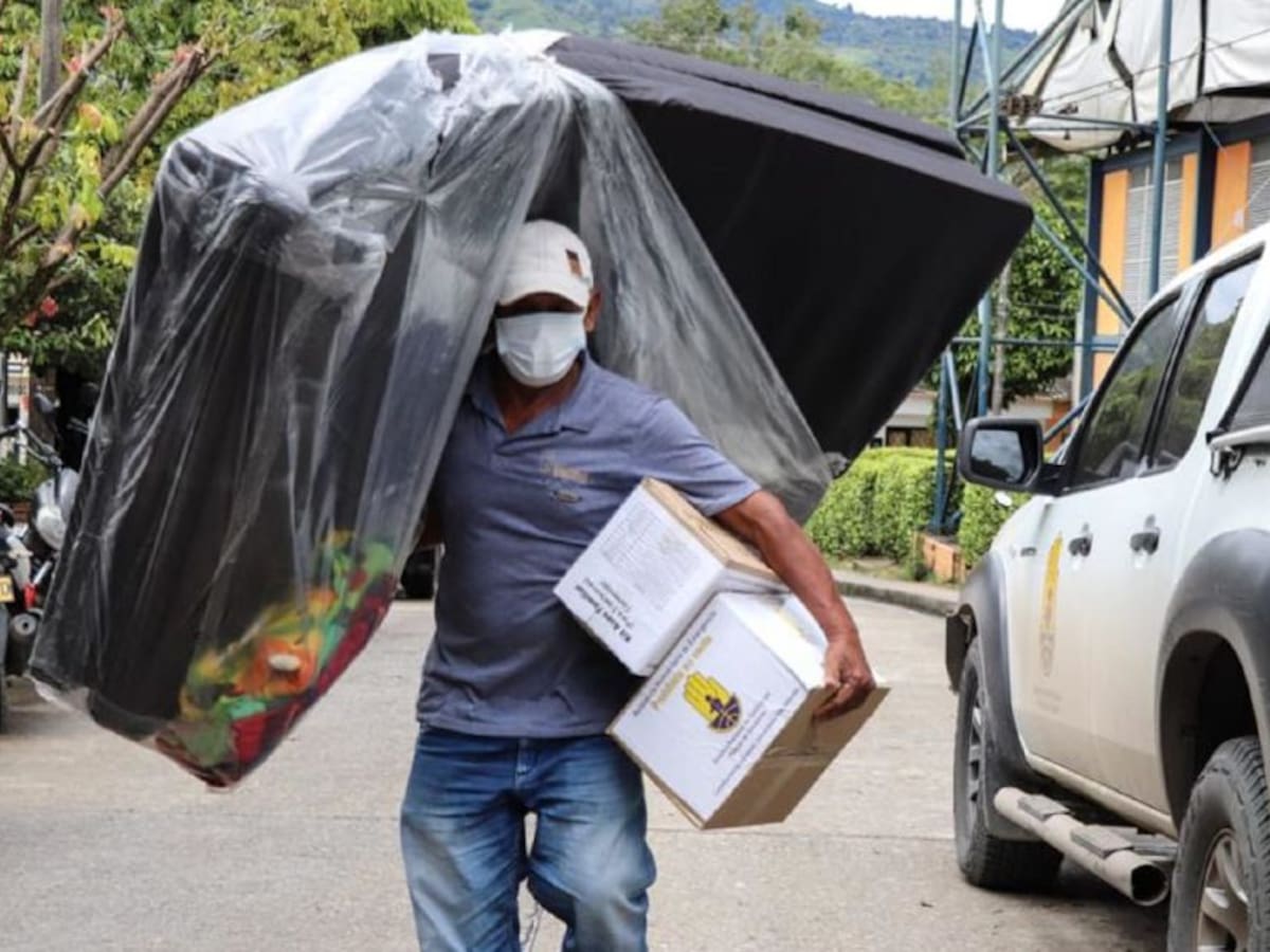 Familias damnificadas por ola invernal reciben ayudas en el Huila