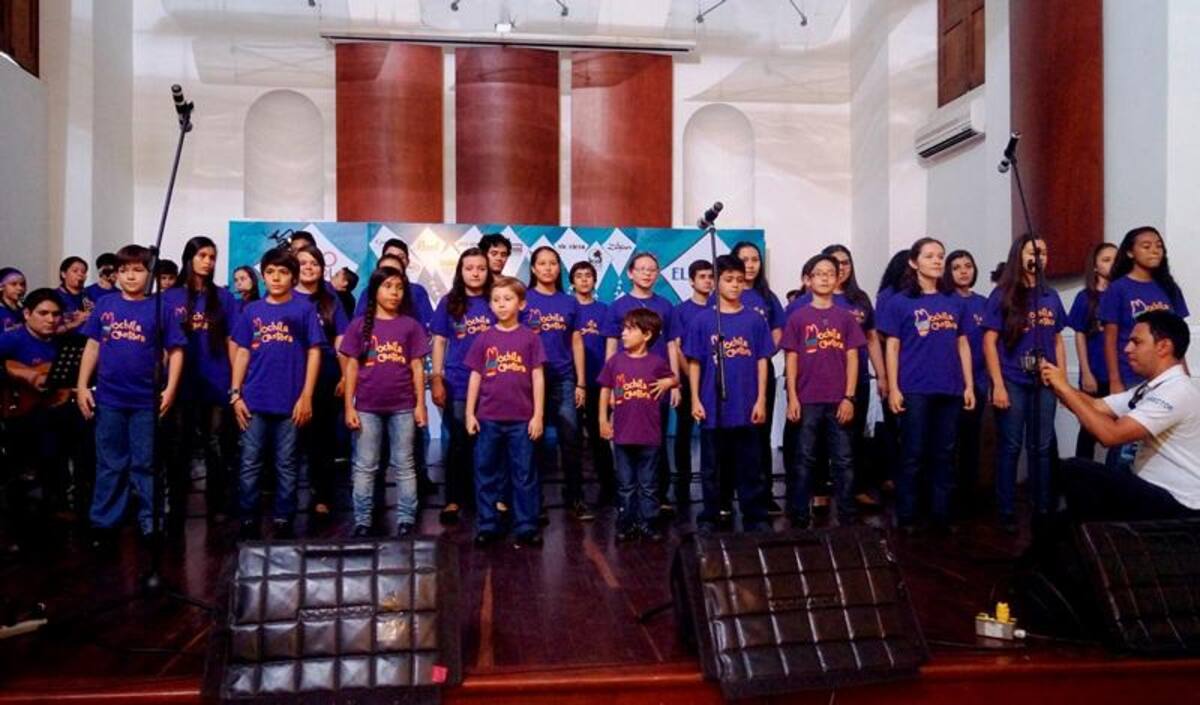 Juanes aprobó las coreografías y partituras previamente ensayadas por los jóvenes de las organizaciones musicales.