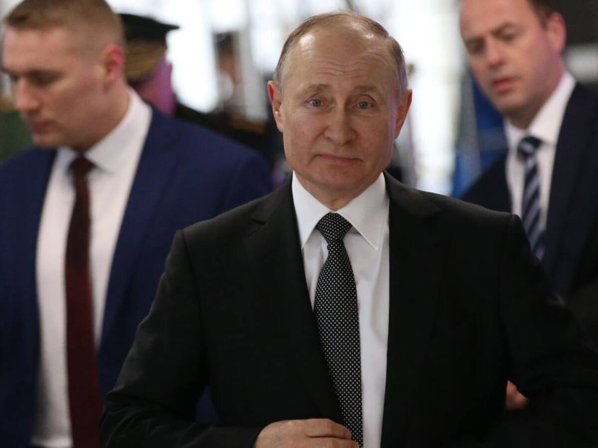 Putin busca prohibir matrimonio homosexual e incluir a Dios en Constitución